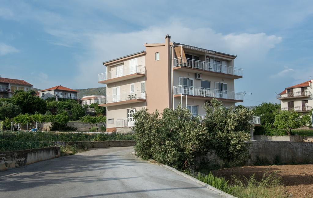 Apartments Iva Donji Seget Exterior foto